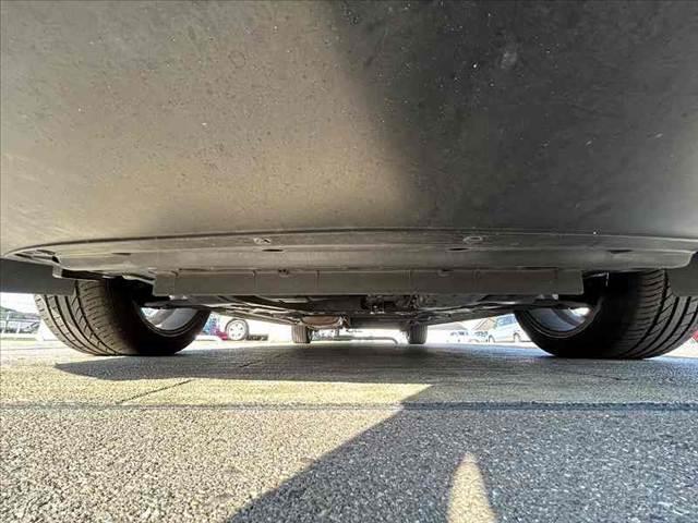 セレナ 後期 両電スラ エマブレ アラビュー フリップダウンM 純正SDナビ フルセグ BT DVD クルコン ETC スマートキーX2 オートLED 外ウッドコンビ 社外17AW レザー調シート Rフィルム(42枚目)