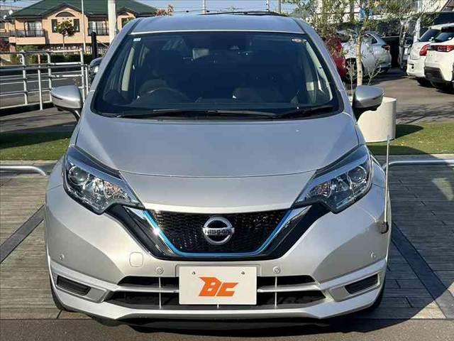 ノート e-パワー B 後期 禁煙車 車検整備付 エマブレ アラビュー インテリミラー FRソナー スマートキー 社外CD オートライト Aハイビーム チルトステア シートリフター 電格ミラーウインカー Pガラス オートAC(9枚目)