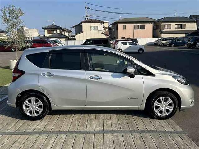 ノート e-パワー B 後期 禁煙車 車検整備付 エマブレ アラビュー インテリミラー FRソナー スマートキー 社外CD オートライト Aハイビーム チルトステア シートリフター 電格ミラーウインカー Pガラス オートAC(11枚目)