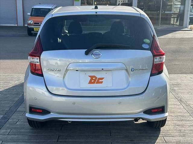 ノート e-パワー B 後期 禁煙車 車検整備付 エマブレ アラビュー インテリミラー FRソナー スマートキー 社外CD オートライト Aハイビーム チルトステア シートリフター 電格ミラーウインカー Pガラス オートAC(13枚目)