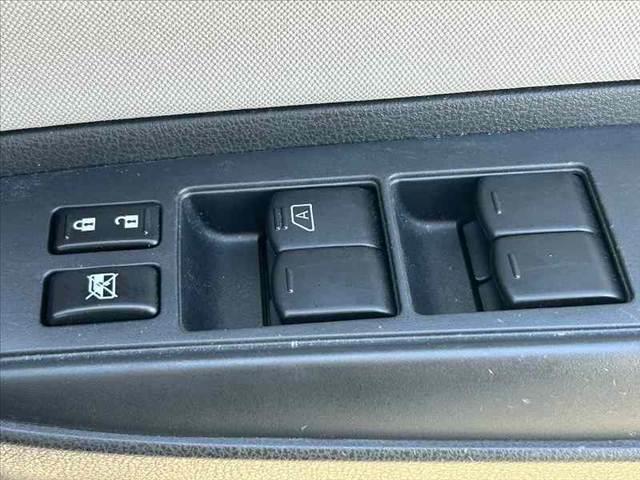 ノート e-パワー B 後期 禁煙車 車検整備付 エマブレ アラビュー インテリミラー FRソナー スマートキー 社外CD オートライト Aハイビーム チルトステア シートリフター 電格ミラーウインカー Pガラス オートAC(24枚目)