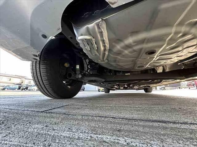 ノート e-パワー B 後期 禁煙車 車検整備付 エマブレ アラビュー インテリミラー FRソナー スマートキー 社外CD オートライト Aハイビーム チルトステア シートリフター 電格ミラーウインカー Pガラス オートAC(40枚目)