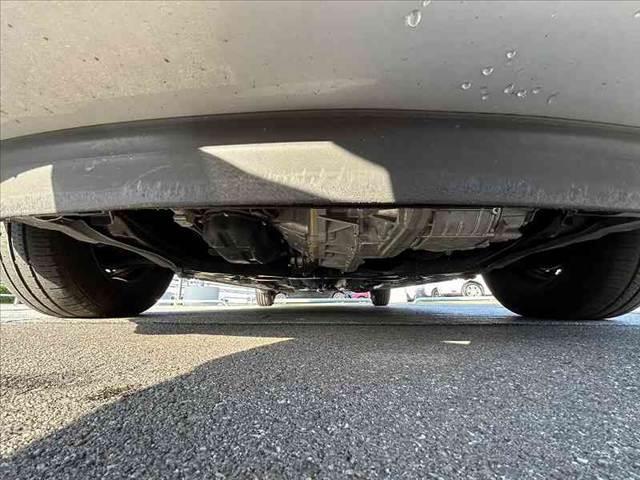 ノート e-パワー B 後期 禁煙車 車検整備付 エマブレ アラビュー インテリミラー FRソナー スマートキー 社外CD オートライト Aハイビーム チルトステア シートリフター 電格ミラーウインカー Pガラス オートAC(42枚目)