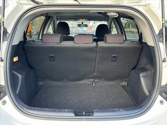 アクア G 禁煙車 中期 スマートキー クルコン オートライト フォグ 純正CDオーディオ 革巻きステア チルトステア シートリフター 電格ミラーウインカー Pガラス 社外15AW アームレスト マットバイザー(20枚目)