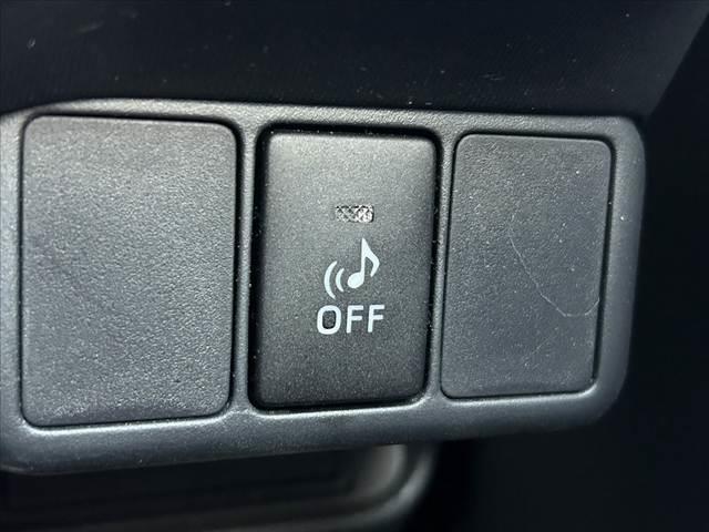 アクア G 禁煙車 中期 スマートキー クルコン オートライト フォグ 純正CDオーディオ 革巻きステア チルトステア シートリフター 電格ミラーウインカー Pガラス 社外15AW アームレスト マットバイザー(24枚目)