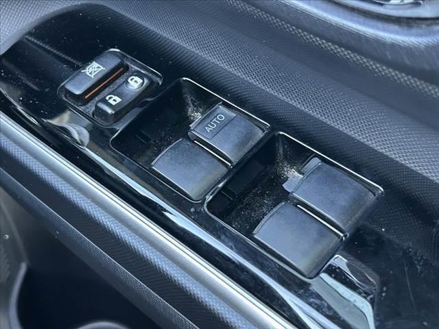 アクア G 禁煙車 中期 スマートキー クルコン オートライト フォグ 純正CDオーディオ 革巻きステア チルトステア シートリフター 電格ミラーウインカー Pガラス 社外15AW アームレスト マットバイザー(25枚目)