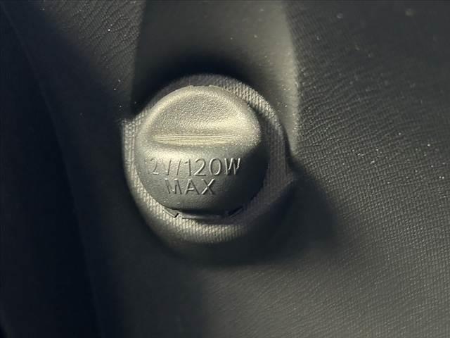 アクア G 禁煙車 中期 スマートキー クルコン オートライト フォグ 純正CDオーディオ 革巻きステア チルトステア シートリフター 電格ミラーウインカー Pガラス 社外15AW アームレスト マットバイザー(27枚目)