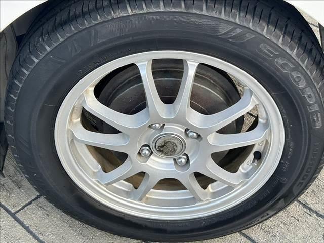 アクア G 禁煙車 中期 スマートキー クルコン オートライト フォグ 純正CDオーディオ 革巻きステア チルトステア シートリフター 電格ミラーウインカー Pガラス 社外15AW アームレスト マットバイザー(36枚目)