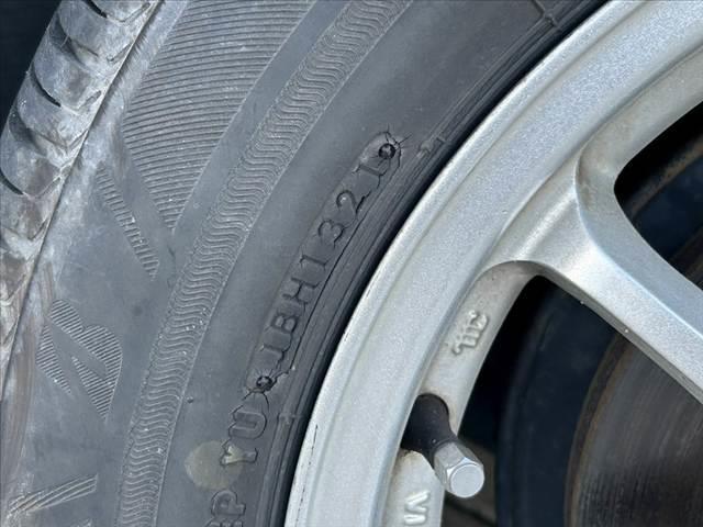 アクア G 禁煙車 中期 スマートキー クルコン オートライト フォグ 純正CDオーディオ 革巻きステア チルトステア シートリフター 電格ミラーウインカー Pガラス 社外15AW アームレスト マットバイザー(40枚目)