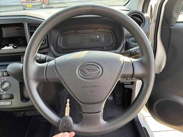 ミライース Ｌ　ＳＡＩＩＩ　禁煙車　ＳＡ３　ＦＲコーナーセンサー　ＡＴハイビーム　エコアイドル　キーレス　スペアキー　横滑り防止　ヘッドライトレベライザー　ＡＣソケ　ドアバイザー　Ｒガラス熱線　純正セキュリティ　ＷＳＲＳエアＢ（3枚目）