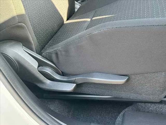 スイフト XG 禁煙車 車検整備付 純正SDナビ フルセグ BT DVD再生 シートヒーター スマートキー 電格ミラー ETC チルトステア シートリフター Pガラス オートエアコン 横滑り防止 マットバイザー(27枚目)