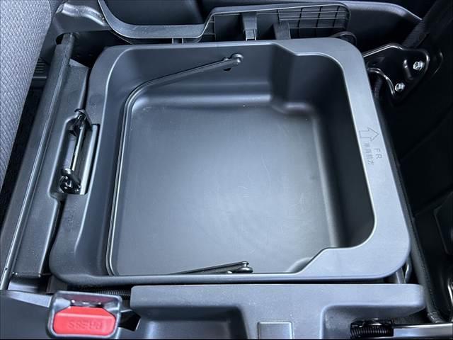 ソリオ ハイブリッドＭＸ　後期　禁煙車　車検整備付　セーフティサポート　Ａクルコン　Ａハイビーム　Ｒセンサー　純正ＳＤナビ　フルセグ　ＢＴ　ＤＶＤ　ステリモ　Ａストップ　スマートキーＸ２　シートヒーター　オートライト（32枚目）