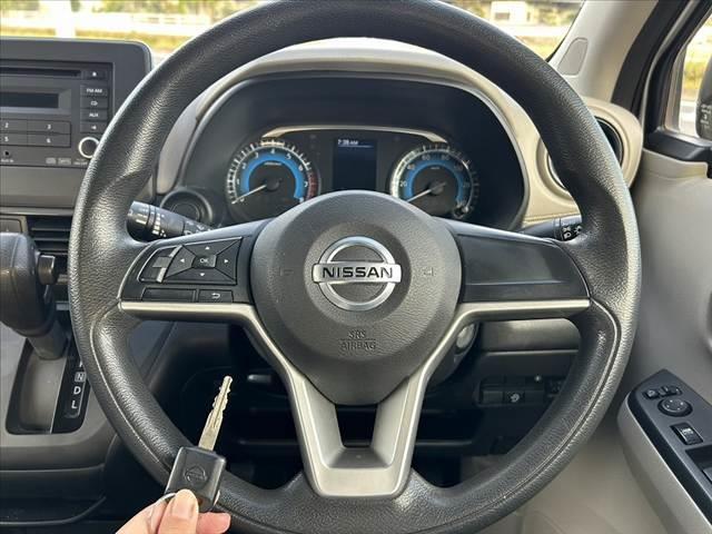 デイズ Ｓ　車検整備付　エマブレ　踏み間違え防止　ＦＲソナー　純正ＣＤオーディオ　電格ミラー　Ａストップ　オートライト　ヘッドライトレベライザー　ベンチシート　アームレスト　マットバイザー（3枚目）