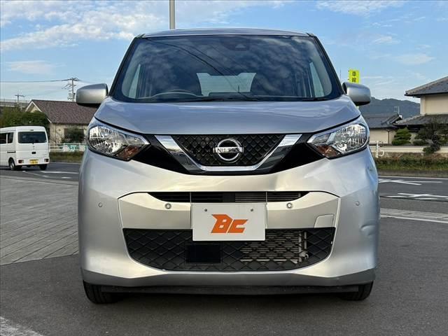 デイズ Ｓ　車検整備付　エマブレ　踏み間違え防止　ＦＲソナー　純正ＣＤオーディオ　電格ミラー　Ａストップ　オートライト　ヘッドライトレベライザー　ベンチシート　アームレスト　マットバイザー（9枚目）