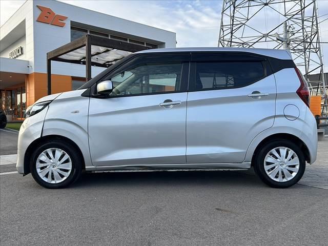 デイズ Ｓ　車検整備付　エマブレ　踏み間違え防止　ＦＲソナー　純正ＣＤオーディオ　電格ミラー　Ａストップ　オートライト　ヘッドライトレベライザー　ベンチシート　アームレスト　マットバイザー（11枚目）