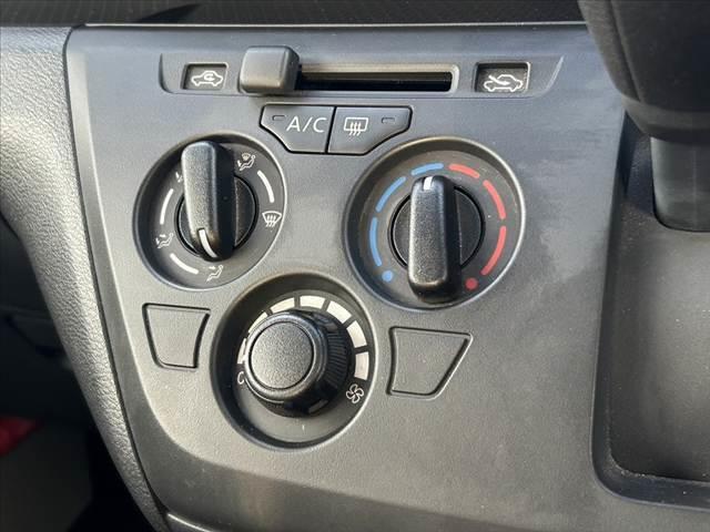 デイズ Ｓ　車検整備付　エマブレ　踏み間違え防止　ＦＲソナー　純正ＣＤオーディオ　電格ミラー　Ａストップ　オートライト　ヘッドライトレベライザー　ベンチシート　アームレスト　マットバイザー（22枚目）