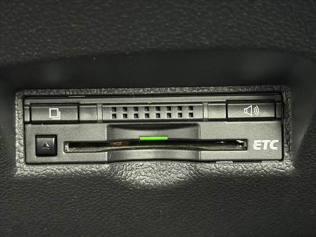 プリウス Sツーリングセレクション 禁煙車 車検整備付 セーフティセンスP オートLEDヘッド&フォグ 合皮シート Fシートヒーター Aクルコン Aハイビーム ETC 純正SDナビ 地デジ BT Bカメラ ステリモ チルトステア(7枚目)