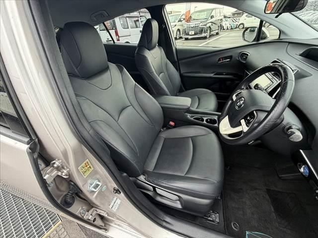 プリウス Sツーリングセレクション 禁煙車 車検整備付 セーフティセンスP オートLEDヘッド&フォグ 合皮シート Fシートヒーター Aクルコン Aハイビーム ETC 純正SDナビ 地デジ BT Bカメラ ステリモ チルトステア(16枚目)