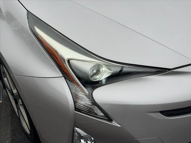 プリウス Sツーリングセレクション 禁煙車 車検整備付 セーフティセンスP オートLEDヘッド&フォグ 合皮シート Fシートヒーター Aクルコン Aハイビーム ETC 純正SDナビ 地デジ BT Bカメラ ステリモ チルトステア(34枚目)