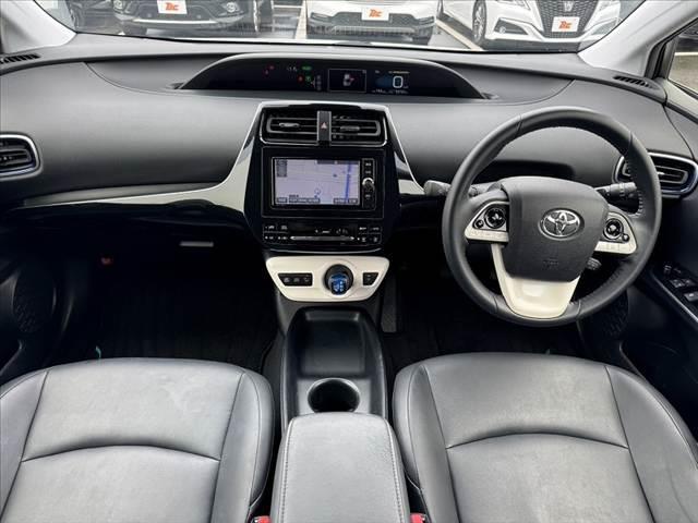 プリウス Sツーリングセレクション セーフティセンスP 禁煙車 車検整備付 オートLEDヘッド&フォグ Aクルコン 純正SDナビ フルセグ BT DVD Bカメ ステリモ ドラレコ ETC 合皮シート Fシートヒーター Pガラス(2枚目)