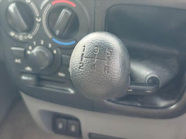 ＮＶ１００クリッパーバン ＧＸ　車検整備付　５ＭＴ　エマブレ　車線逸脱警報　Ａハイビーム　オートライト　Ｐセンサー　ＥＴＣ　キーレス　スペアキー　電格ミラー　ＵＳＢソケット２ケ　ＡＣソケット　ヘッドライトレベライザー　横滑り防止（5枚目）