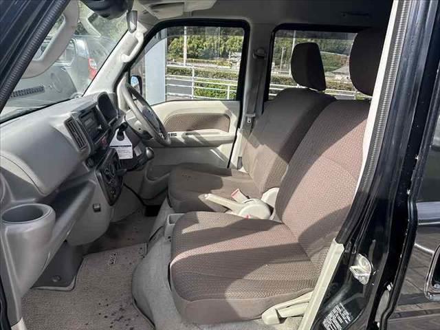 ＮＶ１００クリッパーバン ＧＸ　車検整備付　５ＭＴ　エマブレ　車線逸脱警報　Ａハイビーム　オートライト　Ｐセンサー　ＥＴＣ　キーレス　スペアキー　電格ミラー　ＵＳＢソケット２ケ　ＡＣソケット　ヘッドライトレベライザー　横滑り防止（17枚目）