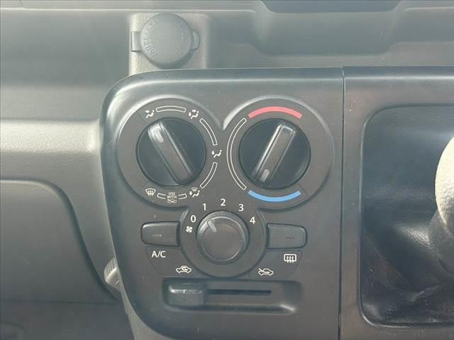 ＮＶ１００クリッパーバン ＧＸ　車検整備付　５ＭＴ　エマブレ　車線逸脱警報　Ａハイビーム　オートライト　Ｐセンサー　ＥＴＣ　キーレス　スペアキー　電格ミラー　ＵＳＢソケット２ケ　ＡＣソケット　ヘッドライトレベライザー　横滑り防止（23枚目）