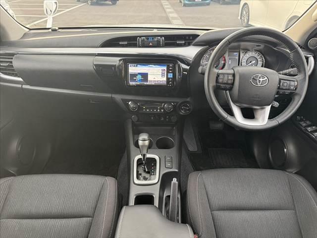 ハイラックス Ｚ　後期　禁煙車　４ＷＤ　ディーゼル　ターボ　純正ナビ　フルセグ　ＢＴ　Ｂモニタ　レーダークルーズ　プリクラ　クリアランスソナー　ＬＤＡ　オートＬＥＤ　Ｐガラス　ＥＴＣ　電格ヒーターミラー　革巻ステア（2枚目）