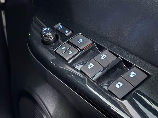 ハイラックス Ｚ　後期　禁煙車　４ＷＤ　ディーゼル　ターボ　純正ナビ　フルセグ　ＢＴ　Ｂモニタ　レーダークルーズ　プリクラ　クリアランスソナー　ＬＤＡ　オートＬＥＤ　Ｐガラス　ＥＴＣ　電格ヒーターミラー　革巻ステア（7枚目）