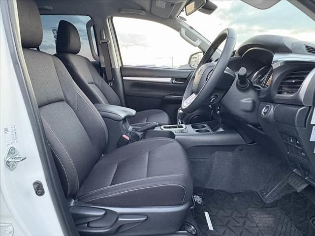 ハイラックス Ｚ　後期　禁煙車　４ＷＤ　ディーゼル　ターボ　純正ナビ　フルセグ　ＢＴ　Ｂモニタ　レーダークルーズ　プリクラ　クリアランスソナー　ＬＤＡ　オートＬＥＤ　Ｐガラス　ＥＴＣ　電格ヒーターミラー　革巻ステア（16枚目）