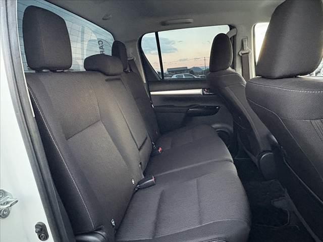 ハイラックス Ｚ　後期　禁煙車　４ＷＤ　ディーゼル　ターボ　純正ナビ　フルセグ　ＢＴ　Ｂモニタ　レーダークルーズ　プリクラ　クリアランスソナー　ＬＤＡ　オートＬＥＤ　Ｐガラス　ＥＴＣ　電格ヒーターミラー　革巻ステア（18枚目）