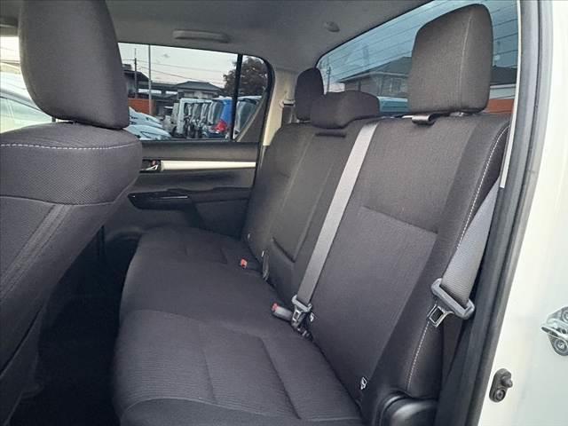 ハイラックス Ｚ　後期　禁煙車　４ＷＤ　ディーゼル　ターボ　純正ナビ　フルセグ　ＢＴ　Ｂモニタ　レーダークルーズ　プリクラ　クリアランスソナー　ＬＤＡ　オートＬＥＤ　Ｐガラス　ＥＴＣ　電格ヒーターミラー　革巻ステア（19枚目）