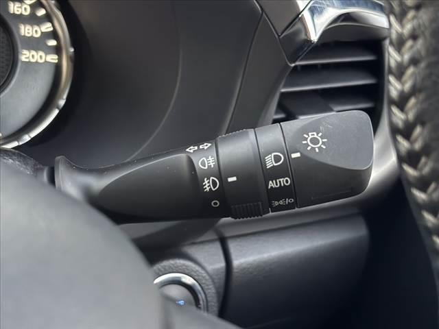 ハイラックス Ｚ　後期　禁煙車　４ＷＤ　ディーゼル　ターボ　純正ナビ　フルセグ　ＢＴ　Ｂモニタ　レーダークルーズ　プリクラ　クリアランスソナー　ＬＤＡ　オートＬＥＤ　Ｐガラス　ＥＴＣ　電格ヒーターミラー　革巻ステア（28枚目）