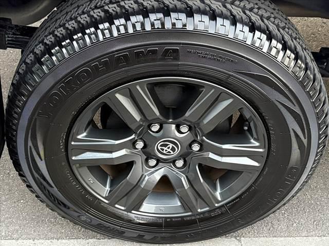 ハイラックス Ｚ　後期　禁煙車　４ＷＤ　ディーゼル　ターボ　純正ナビ　フルセグ　ＢＴ　Ｂモニタ　レーダークルーズ　プリクラ　クリアランスソナー　ＬＤＡ　オートＬＥＤ　Ｐガラス　ＥＴＣ　電格ヒーターミラー　革巻ステア（43枚目）