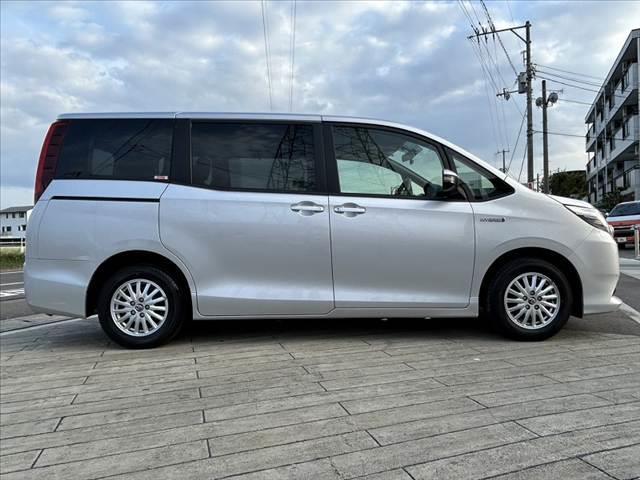 ノア ハイブリッドＧ　禁煙　車検整備付　両電スラ　クルコン　Ｆシートヒーター　スマートキーＸ２　純正ＳＤナビ　地デジ　ＢＴ　ステリモ　Ｂカメラ　置くだけ充電　ＥＴＣ　ドラレコ　Ａコーナーポール　チルトステア　純正１５ＡＷ（12枚目）