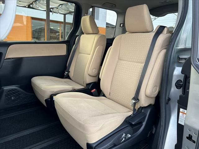 ノア ハイブリッドＧ　禁煙　車検整備付　両電スラ　クルコン　Ｆシートヒーター　スマートキーＸ２　純正ＳＤナビ　地デジ　ＢＴ　ステリモ　Ｂカメラ　置くだけ充電　ＥＴＣ　ドラレコ　Ａコーナーポール　チルトステア　純正１５ＡＷ（18枚目）