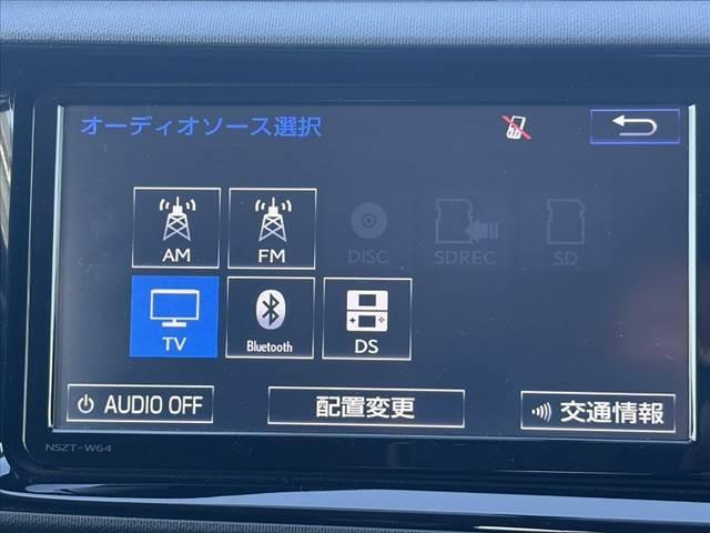 アクア Ｇ　中期　禁煙車　車検整備付　スマートキーＸ２　オートＬＥＤ　フォグ　Ｆシートヒーター　純正ＳＤナビ　フルセグ　ＢＴ　ＤＶＤ　Ｂカメ　ステリモ　クルコン　ＥＴＣ　電格ミラーウインカー　革巻きステア（5枚目）