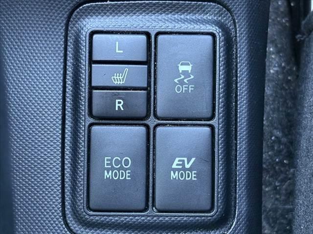 アクア Ｇ　中期　禁煙車　車検整備付　スマートキーＸ２　オートＬＥＤ　フォグ　Ｆシートヒーター　純正ＳＤナビ　フルセグ　ＢＴ　ＤＶＤ　Ｂカメ　ステリモ　クルコン　ＥＴＣ　電格ミラーウインカー　革巻きステア（6枚目）