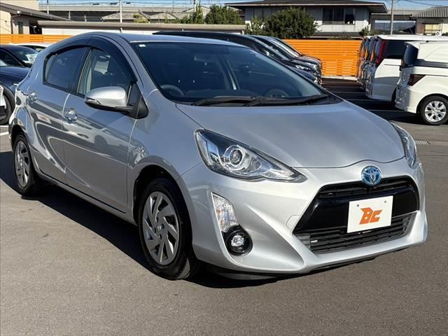 アクア Ｇ　中期　禁煙車　車検整備付　スマートキーＸ２　オートＬＥＤ　フォグ　Ｆシートヒーター　純正ＳＤナビ　フルセグ　ＢＴ　ＤＶＤ　Ｂカメ　ステリモ　クルコン　ＥＴＣ　電格ミラーウインカー　革巻きステア（8枚目）