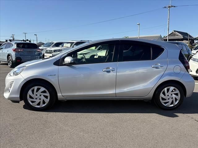 アクア Ｇ　中期　禁煙車　車検整備付　スマートキーＸ２　オートＬＥＤ　フォグ　Ｆシートヒーター　純正ＳＤナビ　フルセグ　ＢＴ　ＤＶＤ　Ｂカメ　ステリモ　クルコン　ＥＴＣ　電格ミラーウインカー　革巻きステア（11枚目）