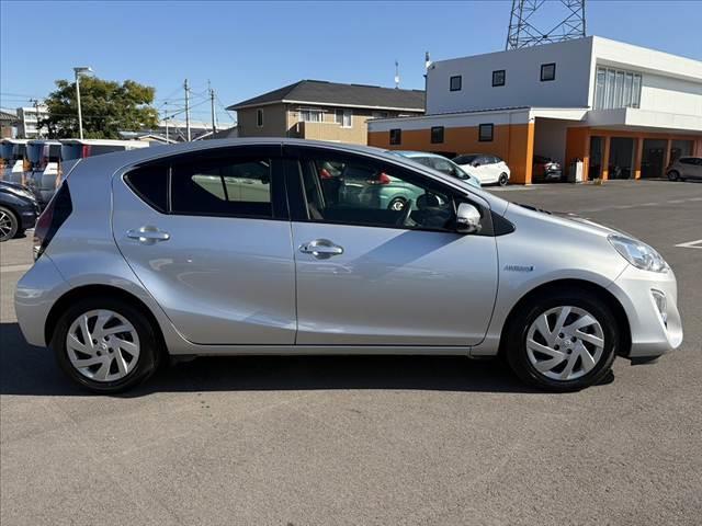 アクア Ｇ　中期　禁煙車　車検整備付　スマートキーＸ２　オートＬＥＤ　フォグ　Ｆシートヒーター　純正ＳＤナビ　フルセグ　ＢＴ　ＤＶＤ　Ｂカメ　ステリモ　クルコン　ＥＴＣ　電格ミラーウインカー　革巻きステア（12枚目）