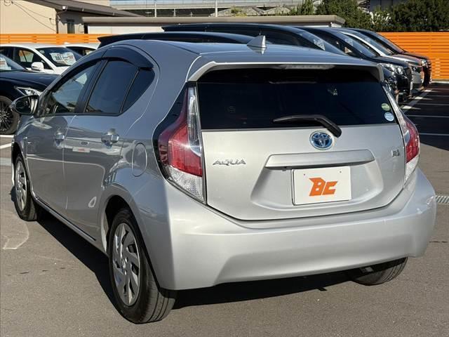 アクア Ｇ　中期　禁煙車　車検整備付　スマートキーＸ２　オートＬＥＤ　フォグ　Ｆシートヒーター　純正ＳＤナビ　フルセグ　ＢＴ　ＤＶＤ　Ｂカメ　ステリモ　クルコン　ＥＴＣ　電格ミラーウインカー　革巻きステア（13枚目）