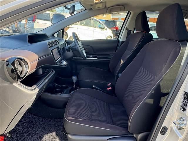 アクア Ｇ　中期　禁煙車　車検整備付　スマートキーＸ２　オートＬＥＤ　フォグ　Ｆシートヒーター　純正ＳＤナビ　フルセグ　ＢＴ　ＤＶＤ　Ｂカメ　ステリモ　クルコン　ＥＴＣ　電格ミラーウインカー　革巻きステア（17枚目）