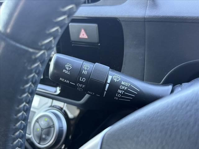 アクア Ｇ　中期　禁煙車　車検整備付　スマートキーＸ２　オートＬＥＤ　フォグ　Ｆシートヒーター　純正ＳＤナビ　フルセグ　ＢＴ　ＤＶＤ　Ｂカメ　ステリモ　クルコン　ＥＴＣ　電格ミラーウインカー　革巻きステア（25枚目）