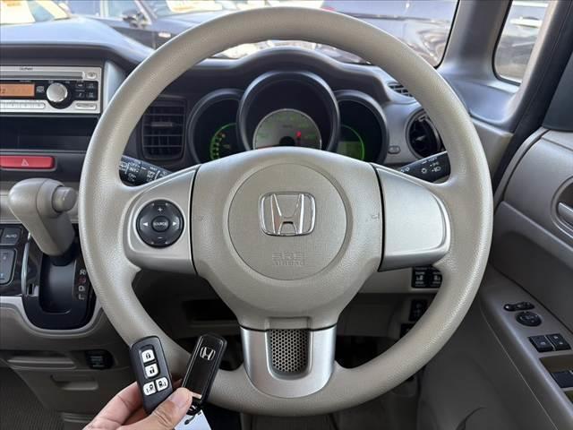 N-BOX G・Lパッケージ 禁煙車 両側電動スライド スマートキーX2 プッシュスタート 純正CDオーディオ ステリモ 電格ミラーウインカー Pガラス チルトステア ベンチシート アームレスト ヘッドライトレベライザー(5枚目)