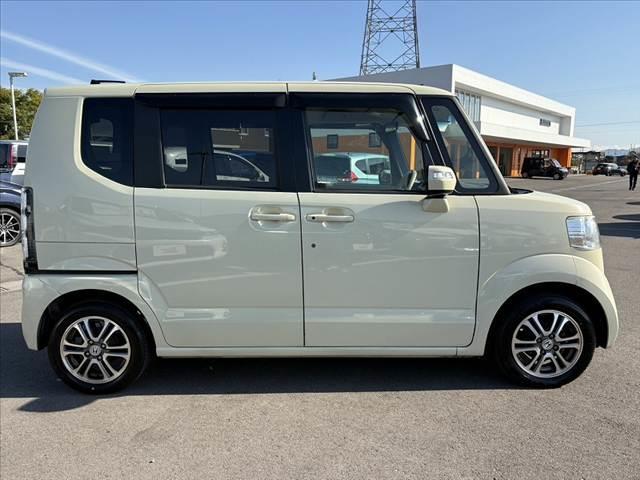 N-BOX G・Lパッケージ 禁煙車 両側電動スライド スマートキーX2 プッシュスタート 純正CDオーディオ ステリモ 電格ミラーウインカー Pガラス チルトステア ベンチシート アームレスト ヘッドライトレベライザー(12枚目)