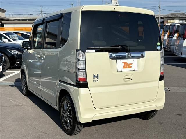 N-BOX G・Lパッケージ 禁煙車 両側電動スライド スマートキーX2 プッシュスタート 純正CDオーディオ ステリモ 電格ミラーウインカー Pガラス チルトステア ベンチシート アームレスト ヘッドライトレベライザー(13枚目)