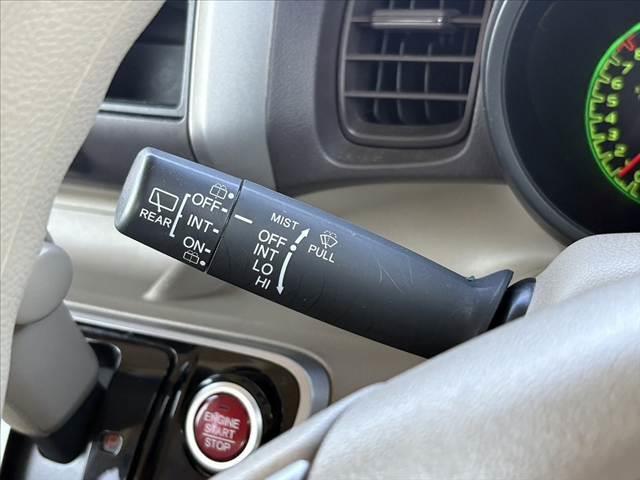 N-BOX G・Lパッケージ 禁煙車 両側電動スライド スマートキーX2 プッシュスタート 純正CDオーディオ ステリモ 電格ミラーウインカー Pガラス チルトステア ベンチシート アームレスト ヘッドライトレベライザー(23枚目)