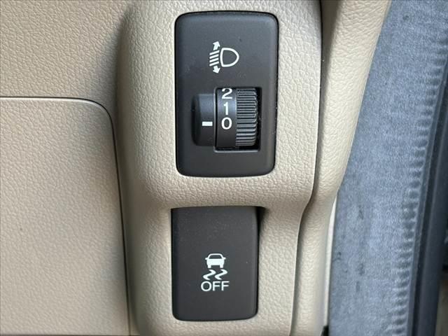 N-BOX G・Lパッケージ 禁煙車 両側電動スライド スマートキーX2 プッシュスタート 純正CDオーディオ ステリモ 電格ミラーウインカー Pガラス チルトステア ベンチシート アームレスト ヘッドライトレベライザー(25枚目)