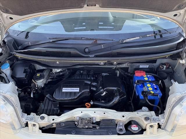 N-BOX G・Lパッケージ 禁煙車 両側電動スライド スマートキーX2 プッシュスタート 純正CDオーディオ ステリモ 電格ミラーウインカー Pガラス チルトステア ベンチシート アームレスト ヘッドライトレベライザー(49枚目)